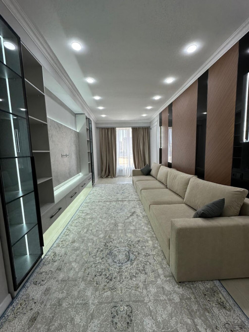 2 комнаты, 74 м², Элитка, 6 этаж, Дизайнерский ремонт Бишкек - изображение 1