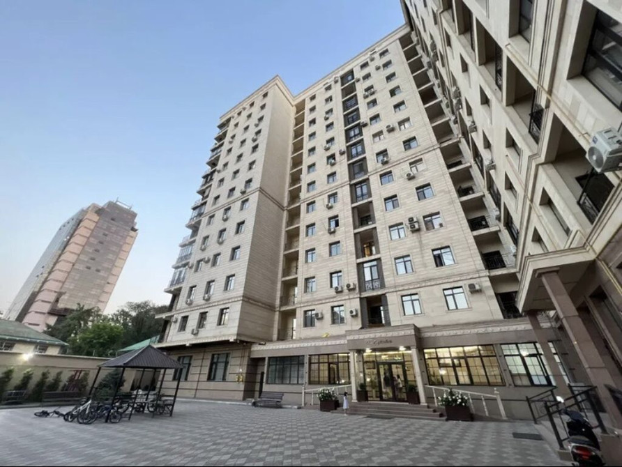 3 комнаты, 135 м², Элитка, 13 этаж, Дизайнерский ремонт Бишкек - изображение 1