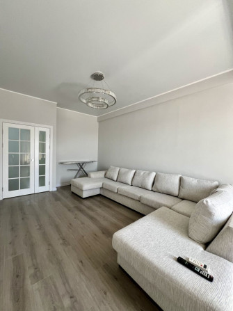 2 комнаты, 73 м², Элитка, 10 этаж, Дизайнерский ремонт Bishkek - photo 1