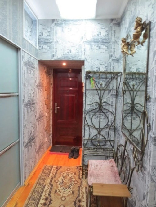 3 комнаты, 64 м², Сталинка, 3 этаж Бишкек - изображение 1