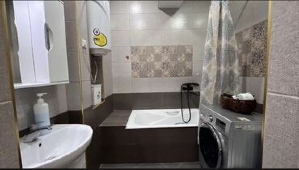 Светлая, современная квартира-студия с отдельной спальней и Bishkek - photo 5