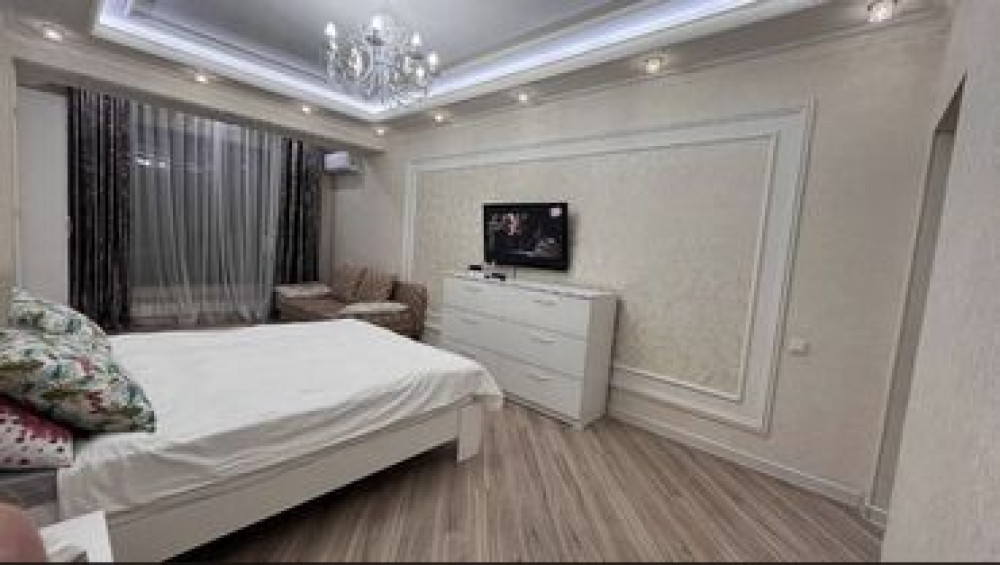 Светлая, современная квартира-студия с отдельной спальней и Bishkek - photo 3