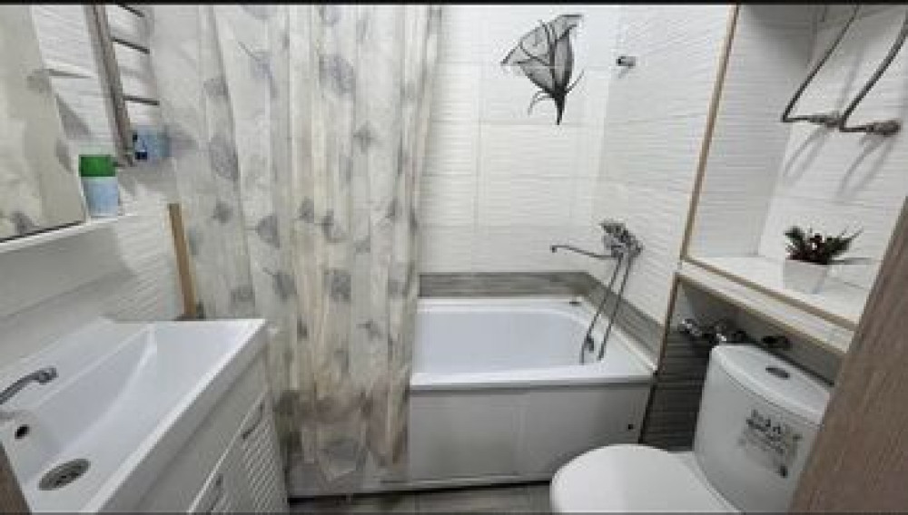 Светлая, современная квартира-студия с отдельной спальней и Bishkek - photo 4