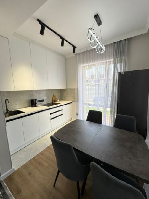 Новый коттедж функциональной планировкой, выполненная в светлых тонах Бишкек - сүрөт 4