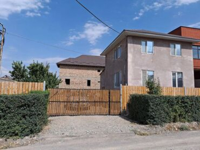 Дом, 80 м², 3 комнаты, Собственник Бишкек - сүрөт 1