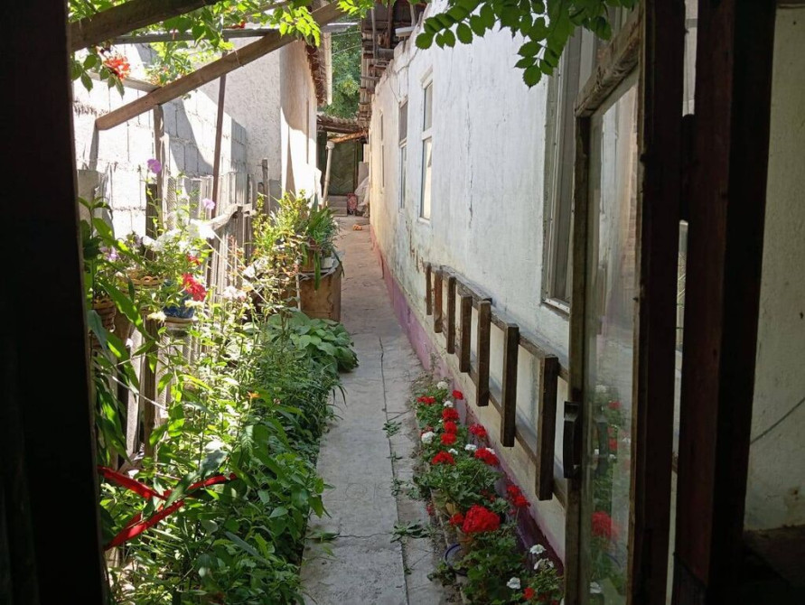 Дом, 59 м², 3 комнаты, Риэлтор, Косметический ремонт Bishkek - photo 1