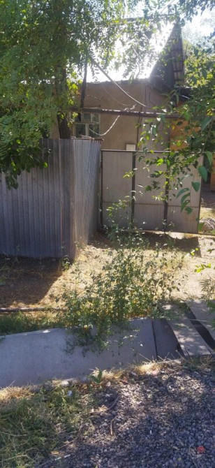 Полдома, 44 м², 3 комнаты, Риэлтор, Старый ремонт Bishkek - photo 1