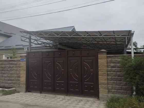 Полдома, 56 м², 3 комнаты, Собственник, Косметический ремонт Бишкек