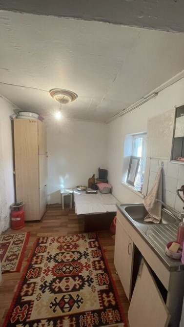 Полдома, 52 м², 3 комнаты, Риэлтор, Старый ремонт Бишкек - изображение 7