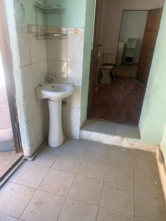 Дом, 100 м², 3 комнаты, Собственник, Старый ремонт Бишкек - сүрөт 3