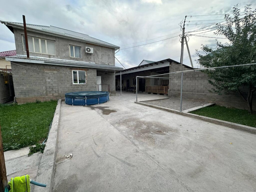 Дом, 200 м², 4 комнаты, Агентство недвижимости, Косметический ремонт Бишкек - сүрөт 1