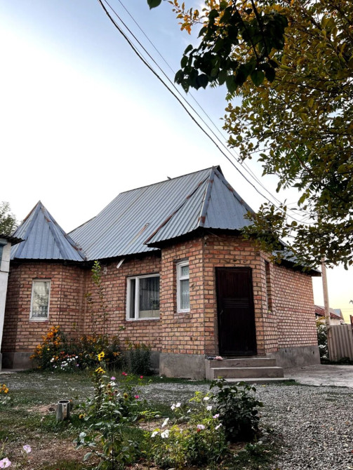 Дом, 90 м², 4 комнаты, Собственник, Старый ремонт Бишкек - изображение 1