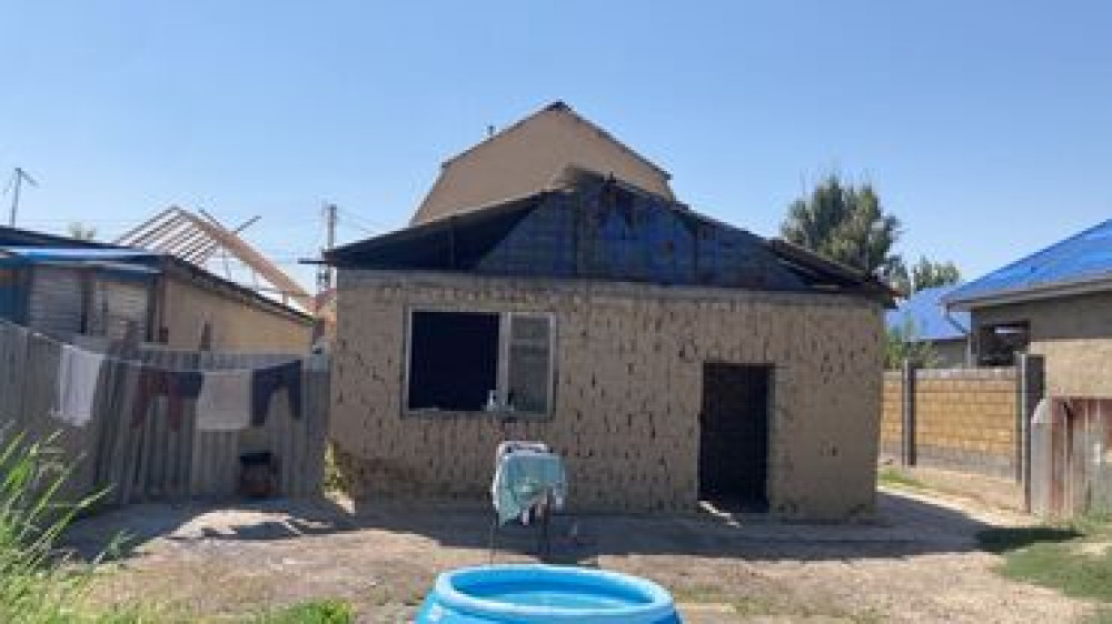 Дом, 6 м², 4 комнаты, Собственник, Старый ремонт Бишкек - изображение 1