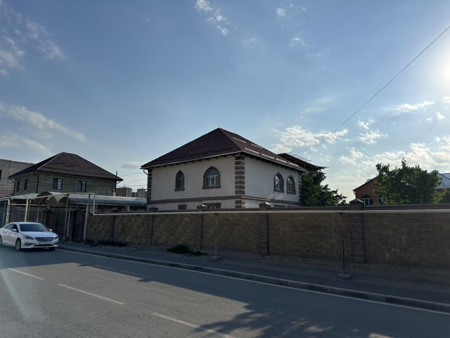 Дом, 160 м², 4 комнаты, Собственник Бишкек - изображение 1