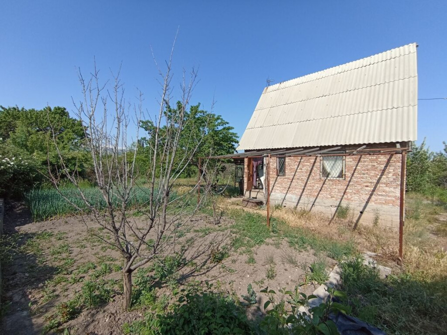 Дача, 35 м², 2 комнаты, Собственник, Старый ремонт Бишкек - сүрөт 1