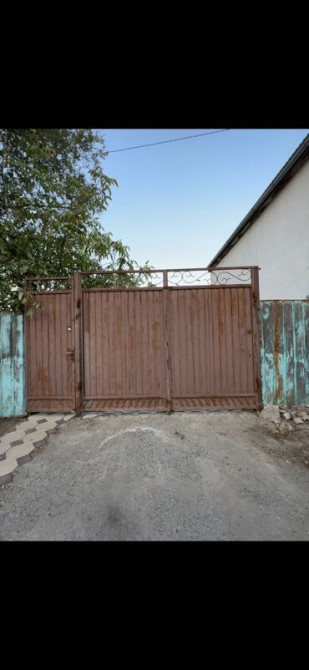 Времянка, 220 м², 2 комнаты, Агентство недвижимости, Старый ремонт Bishkek - photo 1