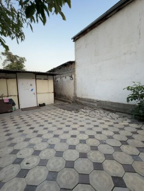 Времянка, 220 м², 2 комнаты, Агентство недвижимости, Старый ремонт Bishkek - photo 2