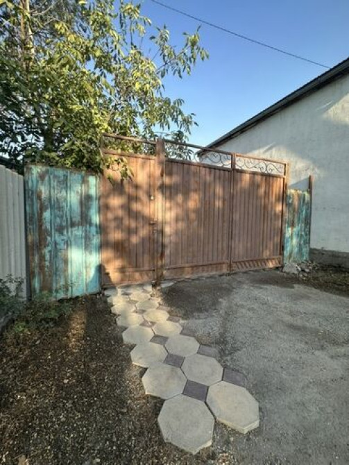 Времянка, 30 м², 2 комнаты, Собственник, Старый ремонт Bishkek - photo 1