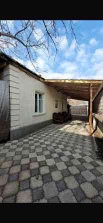 Дом, 80 м², 2 комнаты, Агентство недвижимости, Старый ремонт Бишкек