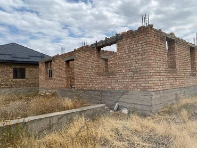 Дом, 297 м², 2 комнаты, Собственник, ПСО (под самоотделку) Bishkek - photo 1