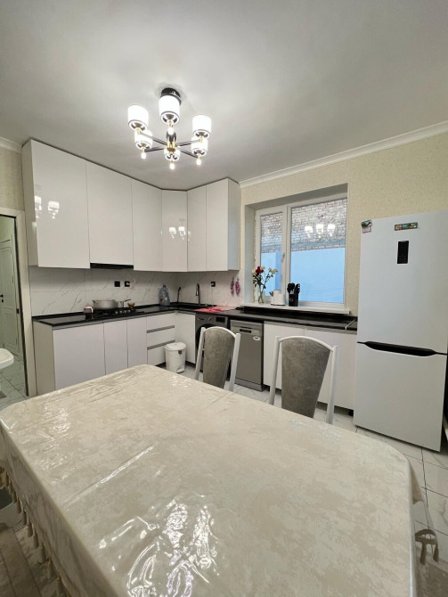 Дом, 110 м², 2 комнаты, Агентство недвижимости, Евроремонт Бишкек - изображение 1