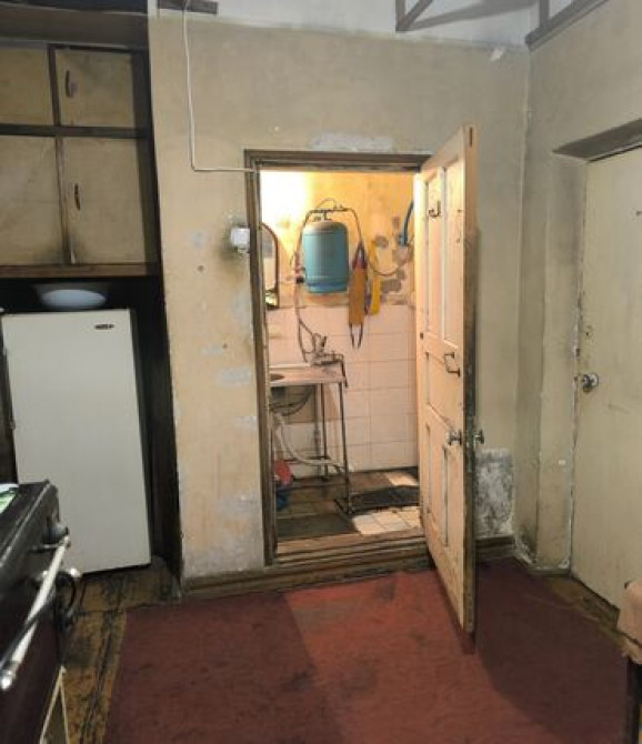 Барачный, 44 м², 2 комнаты, Собственник, Старый ремонт Бишкек - сүрөт 4