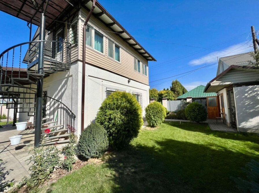 Дача, 130 м², 5 комнат, Собственник Бишкек - изображение 1