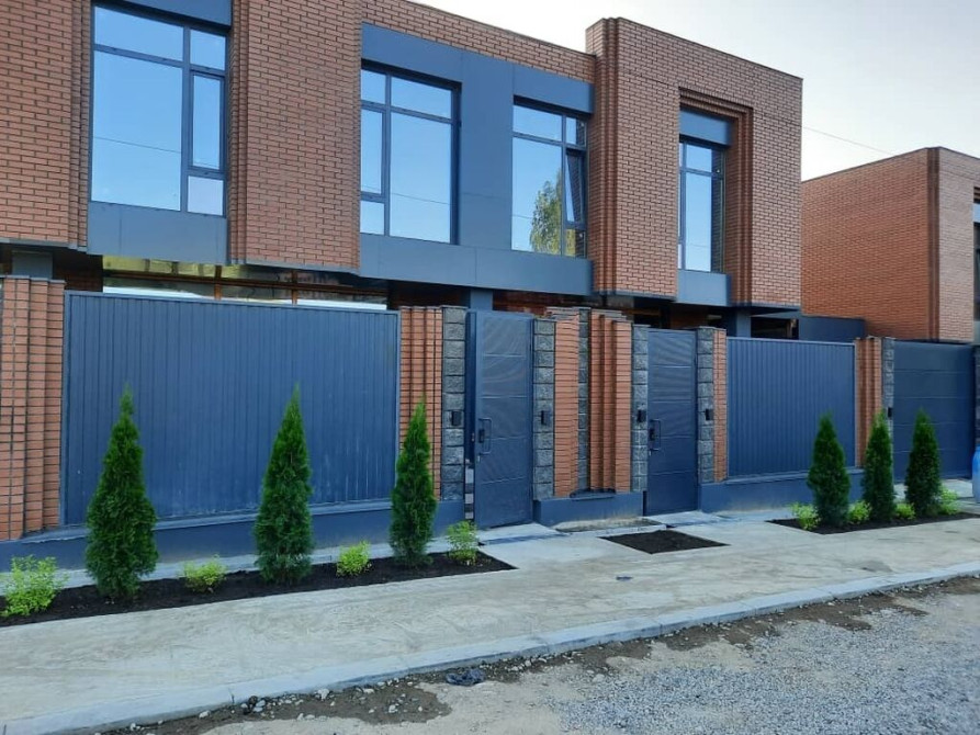 Таунхаус, 200 м², 5 комнат, Собственник, ПСО (под самоотделку) Бишкек - сүрөт 1