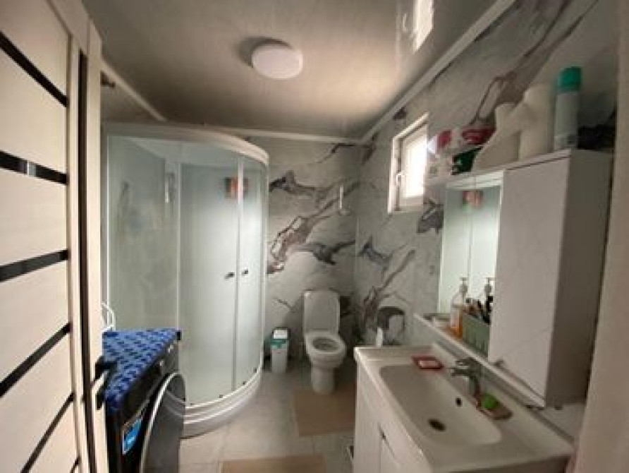 Просторная квартира с продуманной планировкой, включающей гостиную Бишкек - изображение 2