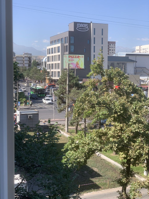 СОБСТВЕННИК!!! Продаю 3 комнатную квартиру в 4-мкр, 4/4 этаж, 104 Бишкек - сүрөт 1