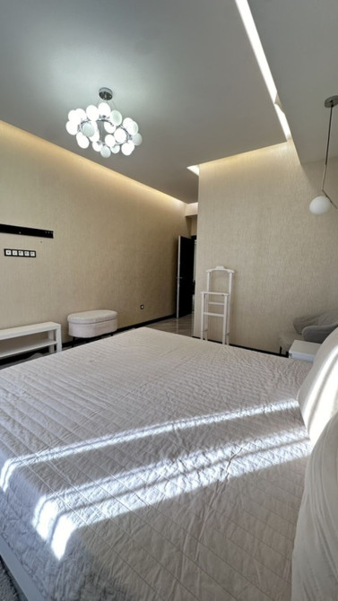 3 комнаты, 130 м², Элитка, 3 этаж, Дизайнерский ремонт Бишкек - изображение 1