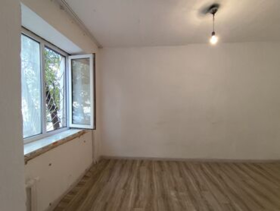 2 комнаты, 16 м², Малосемейка, 1 этаж, Старый ремонт Бишкек - изображение 3