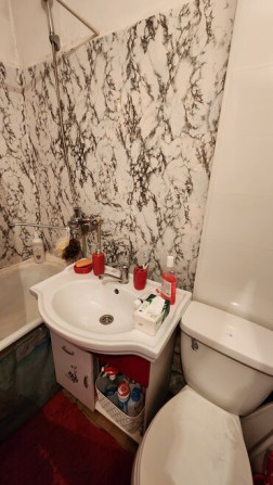 3 комнаты, 58 м², 104 серия, 2 этаж, Старый ремонт Бишкек - изображение 5