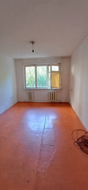 1 комната, 32 м², 104 серия, 1 этаж, Старый ремонт Бишкек - изображение 1