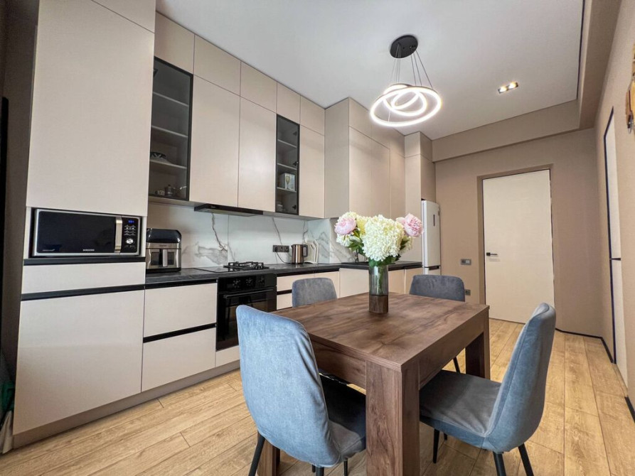 2 комнаты, 72 м², Элитка, 5 этаж, Евроремонт Бишкек - сүрөт 1