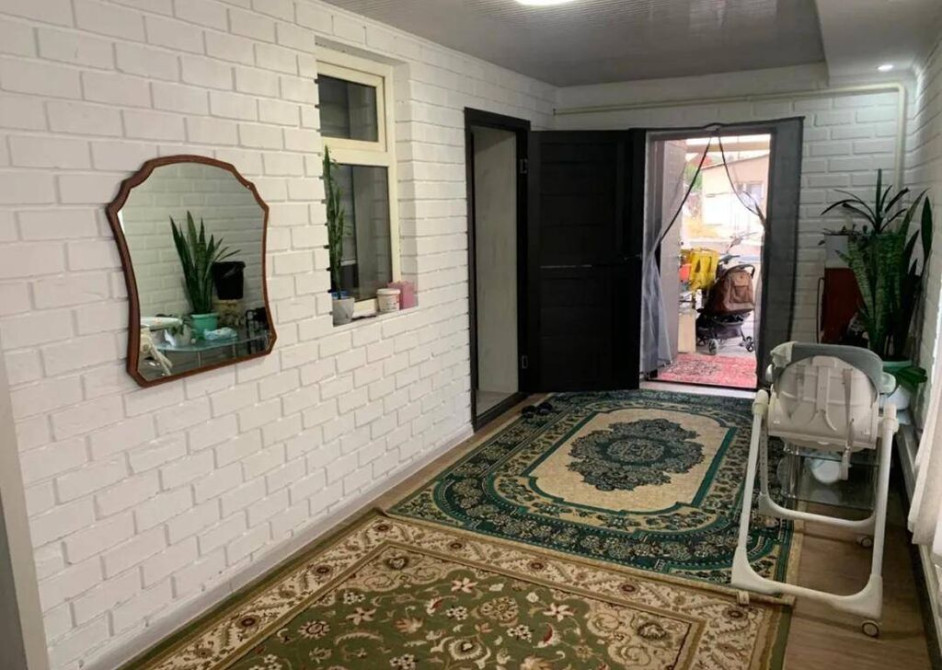 Дом, 100 м², 5 комнат, Агентство недвижимости, Евроремонт Бишкек - изображение 1