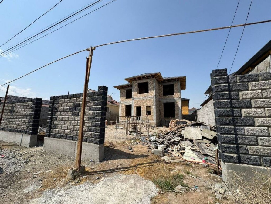 Дом, 180 м², 5 комнат, Агентство недвижимости, ПСО (под самоотделку) Bishkek - photo 1