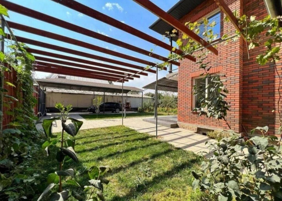 Дом, 240 м², 5 комнат, Агентство недвижимости, Дизайнерский ремонт Бишкек - изображение 1