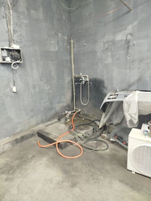 35 м², Кирпичный | Смотровая яма, Охрана, Подвал, погреб Бишкек - сүрөт 1