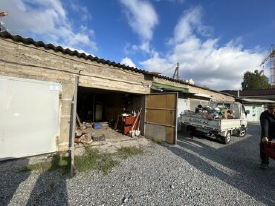 36 м², Кирпичный | Охрана, Подвал, погреб, Смотровая яма Бишкек - изображение 3