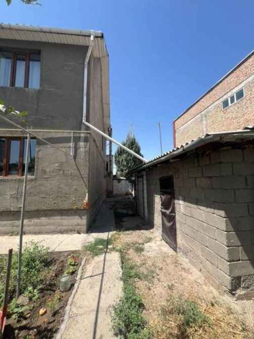 Дом, 300 м², 6 комнат, Агентство недвижимости, Косметический ремонт Бишкек - изображение 1
