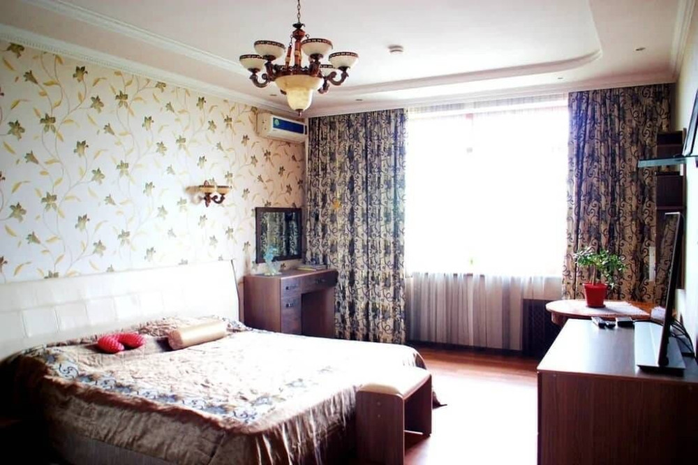 Дом, 410 м², 6 комнат, Агентство недвижимости, Косметический ремонт Bishkek - photo 1
