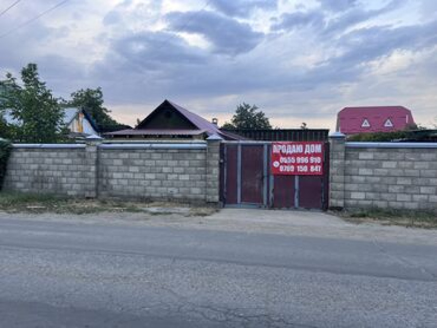 Дом, 83 м², 6 комнат, Собственник, Старый ремонт Бишкек - сүрөт 1