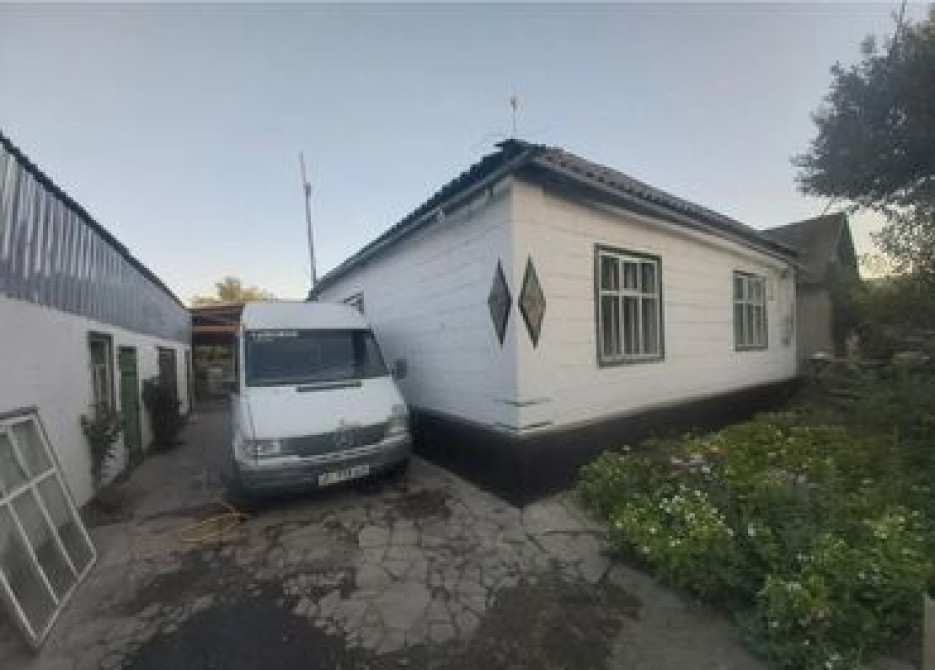 Дом, 80 м², 6 комнат, Собственник, Косметический ремонт Бишкек - сүрөт 1