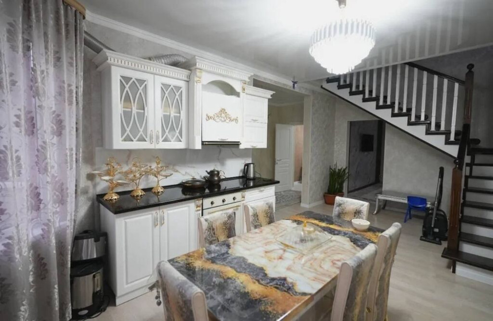 Дом, 220 м², 6 комнат, Риэлтор, Евроремонт Бишкек - сүрөт 1