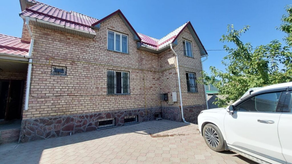 Дом, 250 м², 6 комнат, Собственник, Косметический ремонт Бишкек - сүрөт 1