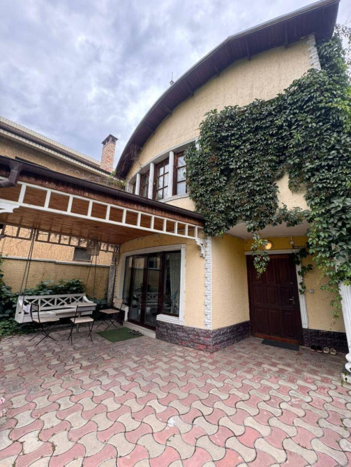 Дом, 235 м², 7 комнат, Агентство недвижимости, Евроремонт Bishkek - photo 1