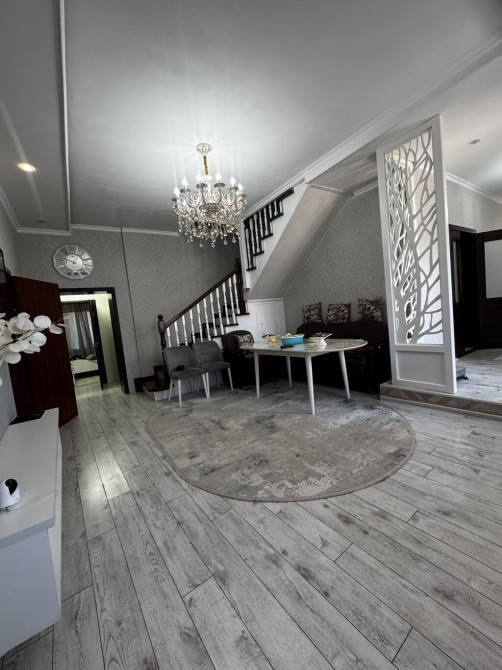 Дом, 180 м², 7 комнат, Агентство недвижимости Бишкек - сүрөт 1