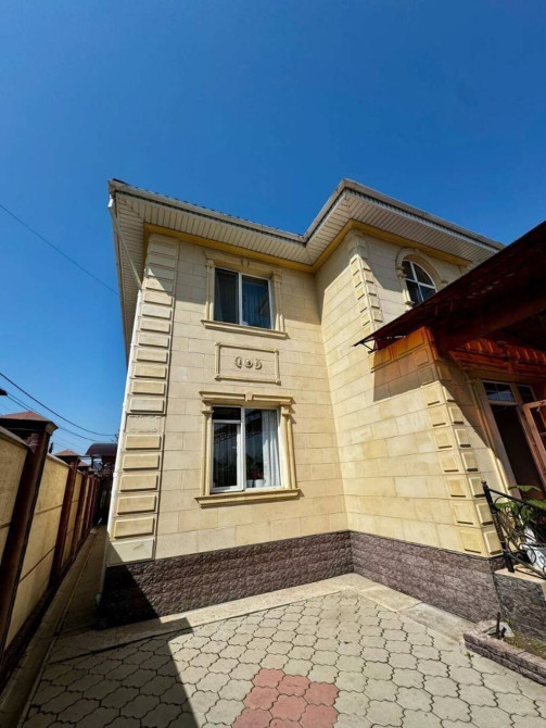 Дом, 240 м², 7 комнат, Риэлтор, Евроремонт Bishkek - photo 1