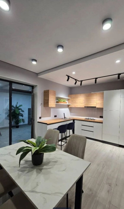 Дом, 250 м², 7 комнат, Риэлтор, Евроремонт Бишкек - сүрөт 1